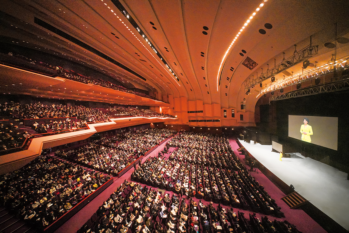 11月7日 日 21高橋佳子講演会 が開催されました パシフィコ横浜国立大ホールから全国各地に中継 Gla ジー エル エー Gla ジー エル エー